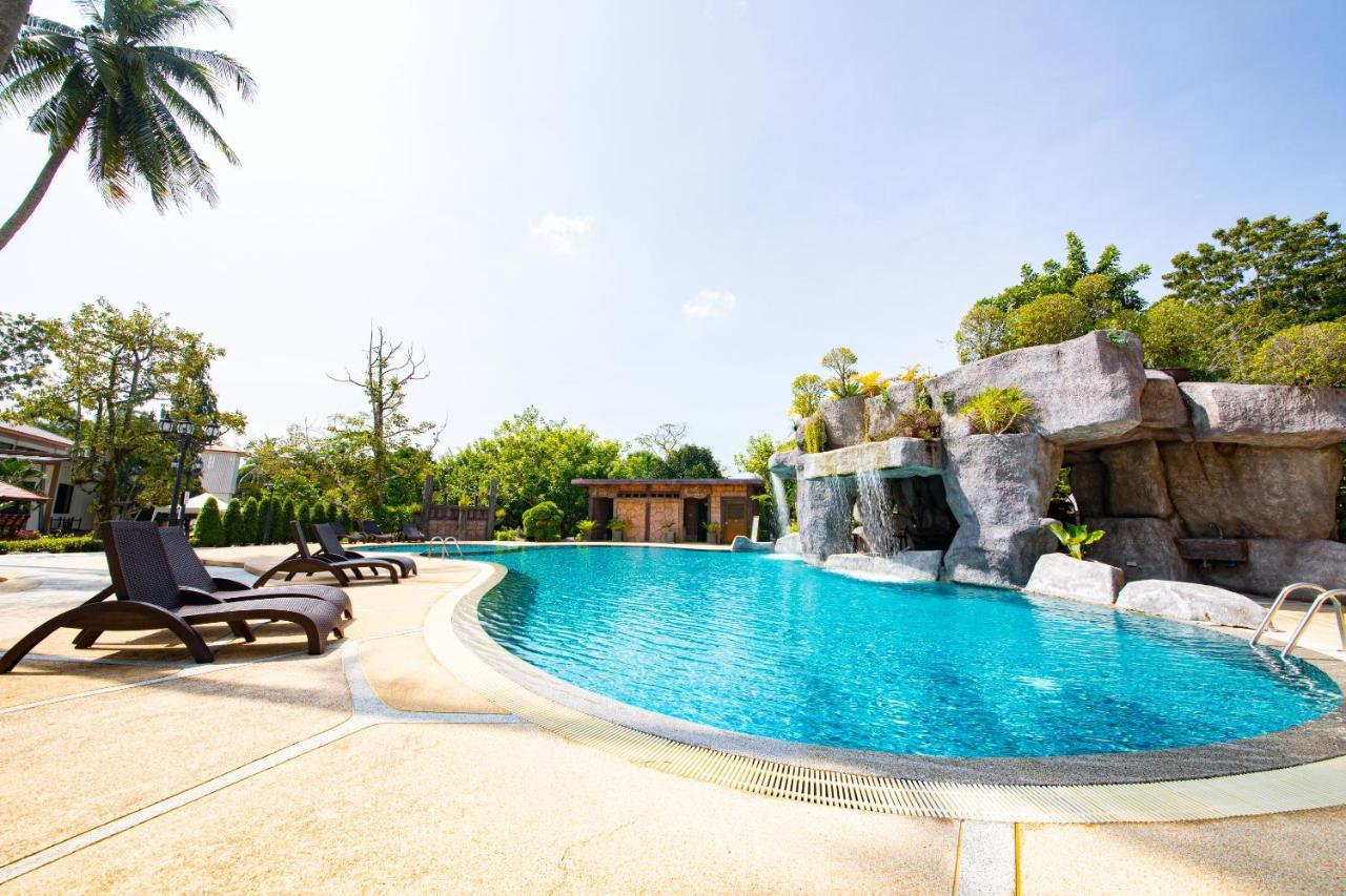 Rnana Grand Hotel Phang Nga Buitenkant foto