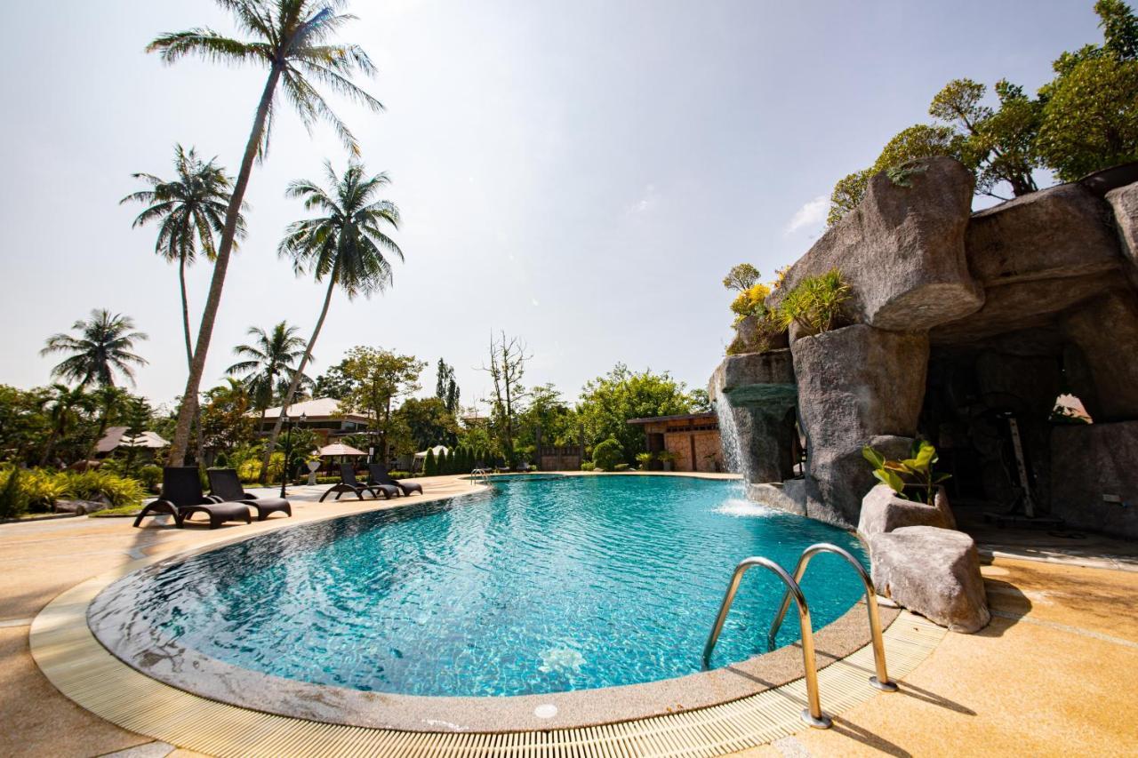 Rnana Grand Hotel Phang Nga Buitenkant foto