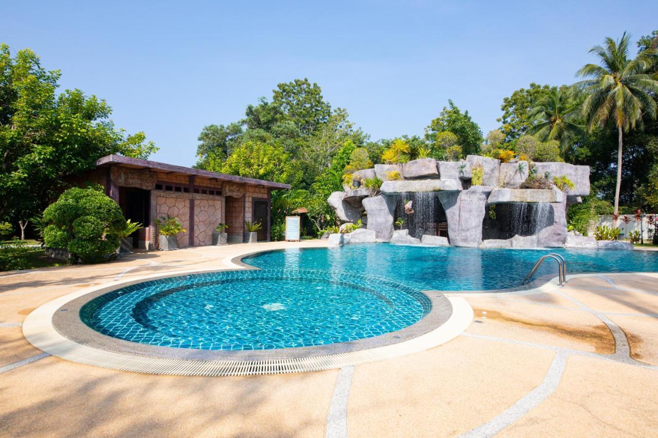 Rnana Grand Hotel Phang Nga Buitenkant foto