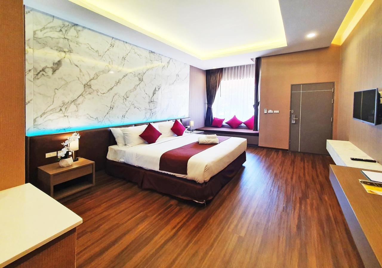 Rnana Grand Hotel Phang Nga Buitenkant foto