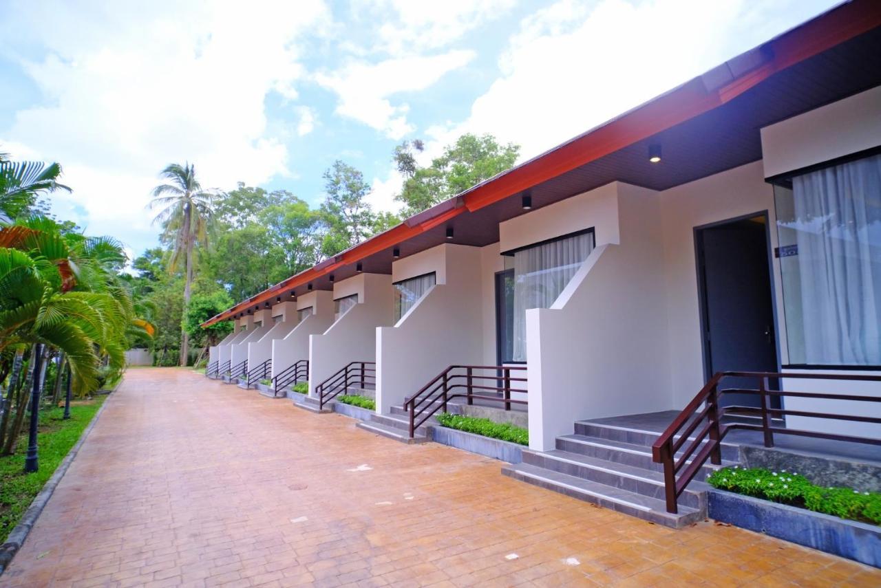 Rnana Grand Hotel Phang Nga Buitenkant foto